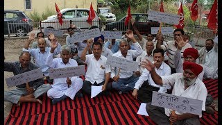 Watch Farmers hold protest, demand implementation of Swaminathan Report Video