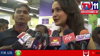 Watch ACTRESS PRAGYA JAISWAL INAUGURATES SPECIAL STALL FOR ORPHAN CHILD AT AMEERPET | Tv11 News |12-06-18 Video