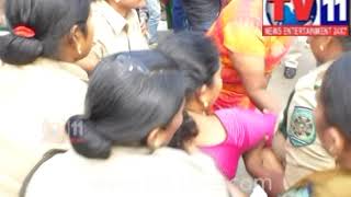 Watch Women Argue on fashion show in vishakapatnam-TV11 news Video