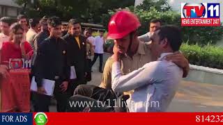 Watch à°¹à±ˆà°¦à°°à°¾à°¬à°¾à°¦à± à°…à°®à±€à°°à± à°ªà±‡à°Ÿ à°²à±‹ à°®à±à°¯à°¾à°°à°¿ à°—à±‹à°²à±à°¡à± à°¹à±‹à°Ÿà°²à± à°µà°¦à±à°¦ à°«à±ˆà°°à± à°¸à°¿à°¬à±à°¬à°‚à°¦à°¿ à°µà°¿à°¨à±à°¯à°¾à°¸à°¾à°²à± |TV11NEWS |10-11-17 | Video