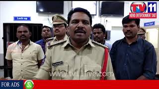 Watch à°œà±€à°¡à°¿à°®à±‡à°Ÿà±à°² à°²à±‹ à°ªà°Ÿà±à°Ÿà±à°¬à°¡à±à°¡ à°—à±à°Ÿà±à°•à°¾ à°ªà±à°¯à°¾à°•à±†à°Ÿà±à°²à± ,à°¤à°‚à°­à°•à±,à°œà°°à±à°¦à°¾ à°¨à± à°ªà°Ÿà±à°Ÿà±à°•à±à°¨à±à°¨ à°ªà±‹à°²à±€à°¸à±à°²à±| TV11NEWS | 11-11-17 Video