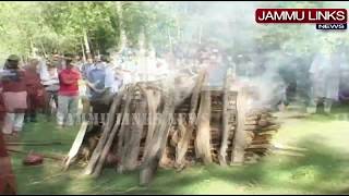 Watch Muslims help perform last rites of Kashmiri pandit man in Kulgam Video