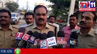 Watch à°—à±‹à°•à±à°²à± à°ªà±à°²à°¾à°Ÿà±à°¸à± à°²à±‹ à°šà±†à°¡à±à°¡à±€ à°—à±à°¯à°¾à°‚à°—à± à°µà±‡à°Ÿà°²à±‹ à°¸à±ˆà°¬à°°à°¾à°¬à°¾à°¦à± à°ªà±‹à°²à±€à°¸à±à°²à±  | Tv11 News |09-12-2017 Video