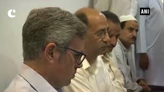 Watch Omar Abdullah visits Shujaat Bukhariâ€™s residence to pay his condolences Video