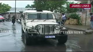 Watch Two policemen, three civilians injured as militants open fire at security checkpoint in Srinagar Video