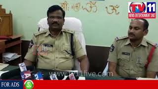 Watch à°¡à±‹à°¨à± à°ªà°Ÿà±à°Ÿà°£à°‚à°²à±‹ à°µà°°à°¦à°°à°¾à°œà±à°²à± à°†à°¤à±à°®à°¹à°¤à±à°¯ à°•à±‡à°¸à± à°µà°¿à°šà°¾à°°à°£ à°œà°°à±à°ªà±à°¤à°¾à°®à± à°…à°¨à±à°¨ DSP à°µà±‡à°‚à°•à°Ÿà°¾à°¦à±à°°à°¿ | Tv11 News | 11-12-2017 Video