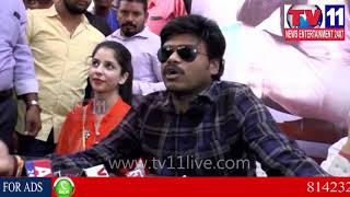 Watch COMEDIAN SAPTAGIRI HAVE FUN WITH HIS FANS AT VISAKHA | Tv11 News | 14-12-2017 Video