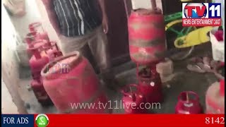 Watch VIGILANCE OFFICER'S RAID ON ILLEGAL GAS FILLING STATION IN VISHAKAPATNAM | Tv11 News | 15-12-2017 Video