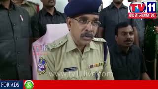 Watch CHEATER BABA ARREST BY POLICE AT HAKEEMPET TOWLICHOKI | Tv11 News | 23-12-2017 Video