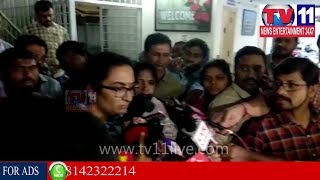 Watch COMEDIAN VIJAY SAI WIFE SURRENDER AT JUBILEE HILLS POLICE STATION |  Tv11 News | 27-12-2017 Video