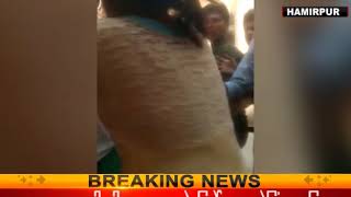 Watch à¤µà¤¿à¤¦à¥à¤¯à¥à¤¤ à¤•à¤°à¥à¤®à¤šà¤¾à¤°à¥€ à¤•à¥€ à¤ªà¤¿à¤Ÿà¤¾à¤ˆ, à¤®à¥à¤•à¤¦à¤®à¤¾ à¤¦à¤°à¥à¤œ Video