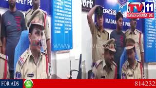 Watch B.TECH STUDENT CHEATING PEOPLE AT ATM CENTER. ARRESTED BY MADANNAPET POLICE | Tv11 News | 12-01-2018 Video