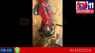 Watch CAR HIT BIKE AT OBBULAPURAM, MAN DEAD ON THE SPOT, KURNOOL | Tv11 News | 14-01-2018 Video