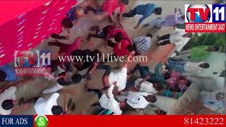 Watch GANG WAR BETWEEN TWO GROUPS AT KACHIGUDA IN HYD | Tv11 News | 17-01-2018 Video