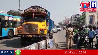 Watch 2 LOST LIVES AS TRUCK HIT VEHICLES AT VANASTHALIPURAM IN HYD | Tv11 News | 17-01-2018 Video