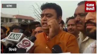 Watch à¤¶à¤¿à¤µà¤¸à¥‡à¤¨à¤¾ à¤•à¥‡ à¤¸à¤¦à¤¸à¥à¤¯à¥‹à¤‚ à¤•à¥‹ à¤ªà¥à¤²à¤¿à¤¸ à¤¨à¥‡ à¤°à¤¾à¤µà¥€ à¤¨à¤¦à¥€ à¤•à¥‡ à¤ªà¥à¤² à¤ªà¤° à¤°à¥‹à¤•à¤¾, à¤¨à¤¾à¤°à¥‡à¤¬à¤¾à¤œà¥€ à¤•à¥‡ à¤¸à¤¾à¤¥ à¤¹à¥à¤† à¤¹à¤‚à¤—à¤¾à¤®à¤¾ Video