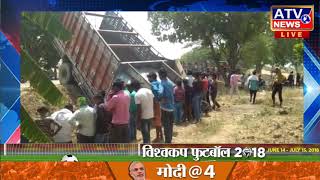 Watch à¤Ÿà¥à¤°à¤• à¤”à¤° à¤Ÿà¥à¤°à¥ˆà¤•à¥à¤Ÿà¤° à¤®à¥‡à¤‚ à¤¹à¥à¤ˆ à¤­à¤¿à¤¡à¤¼à¤‚à¤¤ à¤œà¤¿à¤¸à¤®à¥‡à¤‚ à¤¸à¥‡ à¤¬à¤¾à¤² à¤¬à¤¾à¤² à¤¬à¤šà¥‡ à¤Ÿà¥à¤°à¤• à¤¡à¥à¤°à¤¾à¤‡à¤µà¤°  à¤”à¤° à¤‰à¤¨à¤•à¥‡ à¤¸à¤¾à¤¥à¥€ #ATV NEWS CHANNEL Video
