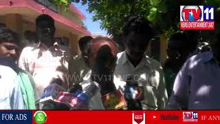 Watch FARMERS PROTEST OVER BREAK ON POND WORKS IN MYLAVARAM , KRISHNA DIST | Tv11 News | 19-05-18 Video