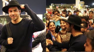 Watch Varun Dhawan Clicks Photos With Fans Spotted At Airport Video