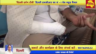 Watch CCTV - à¤…à¤§à¥‡à¤¡à¤¼ à¤¨à¥‡ à¤¬à¥‡à¤Ÿà¥‡ à¤•à¥‡ à¤¸à¤¾à¤¥ à¤®à¤¿à¤²à¤•à¤° à¤¤à¥‹à¤¡à¤¼à¥‡ à¤à¤• à¤µà¥à¤¯à¤•à¥à¤¤à¤¿ à¤•à¥‡ à¤¹à¤¾à¤¥ à¤ªà¥ˆà¤° Video