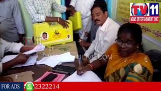 Watch PENUKONDA LABOUR OFFICER  DISTRIBUTES WOKING TOOLS TO WORKER IN BUKKAPATNAM | Tv11 News | 14-02-2018 Video