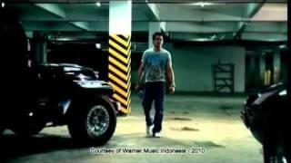 Watch KOTAK - PelanPelanSaja (Official Music Video) Video