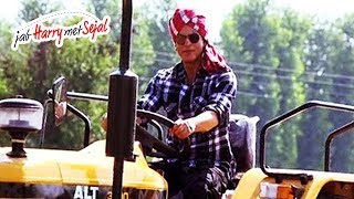 Watch Shahrukh Khan DRIVES A Tractor To Promote Jab Harry Met Sejal - Watch Video Video