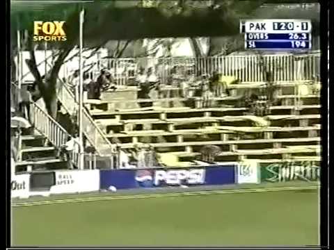 Watch Saeed Anwar classier than Sachin Watch his stunning 105 vs Sri Lanka 2000 - Cricket Classic Video Video