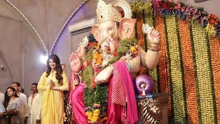 Watch Urvashi Rautela VISITS Andheri Cha Raja To Take Blessings - 2017 Ganesh Chaturthi Video