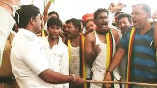 Watch Cauvery Water Dispute- Protestors turn violent, vandalize PWD office Video