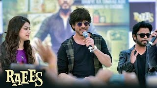Watch RAEES Ki Dialogue Baazi In Dubai Bollywood Park - Shahrukh Khan, Nawazuddin Siddiqui Video