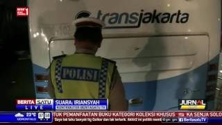 Watch TransJakarta yang Rusak Akibat Ditabrak Kereta Sudah Dievakuasi Video