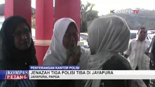 Watch Tiga Jenazah Polisi Tiba Di Jayapura Video