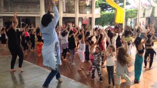 Watch Kajra re (Devesh Mirchandani) in Colombia (Learn Dance Steps) Video