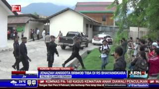 Watch Jenazah Anggota Brimob Tiba di RS Bhayangkara Palu Video