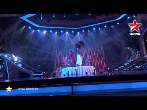 Watch Nach Baliye 6 - 14th December 2013 - Rithvik and Asha's sensuous performance Video