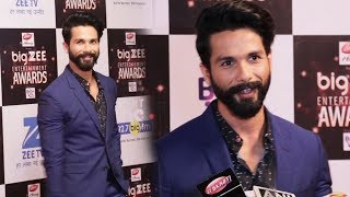 Watch Shahid Kapoor At Big Zee Entertainment Awards 2017 Video