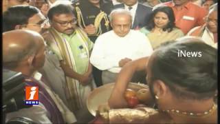 Watch Pranab Mukherjee Offer Special Prayers at Tirumala | iNews Video