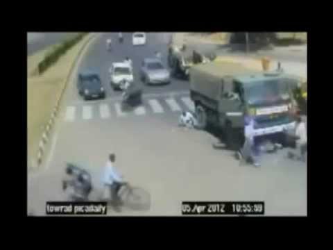 Watch CCTV Camera Caught Dangerous Amazing Traffic Accidents in India - Amazing Videos Video