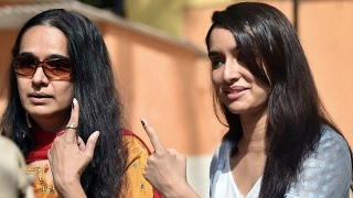 Watch Shraddha Kapoor Casts VOTE At BMC Elections 2017 Video
