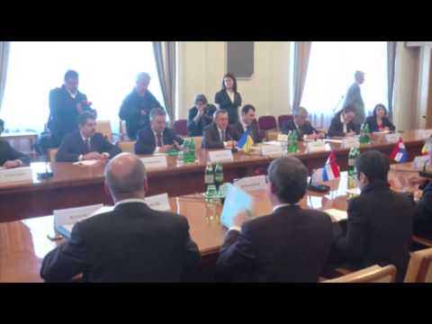 Watch As Tensions Grow in Crimea, Russia Warns Ukraine News Video Video