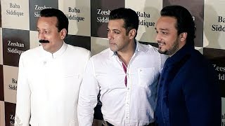 Watch Salman Khan's GRAND ENTRY At Baba Siddique's Iftar Party 2017 Video