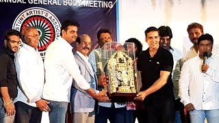 Watch Akshay Kumar Gets Felicitated At Movie Stunt Artist Association Meet Video