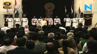 Watch President Pranab Mukherjee confers Padma Awards 2016 News Video Video