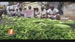 Watch Penamakuru Farmers Throw Vegetables on Road | Protest Against Land Acquisition | Guntur | iNews Video