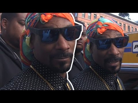 Watch Snoop Dogg Pulls 'Deez Nuts' Joke On Our Photog! Video