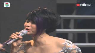Watch Weni, Pontianak dan Inul Daratista - Goyang Inul (D'Academy 3 - Konser Final Top 5) Video