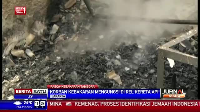 Watch Korban Kebakaran Tambora Mengungsi di Pinggir Rel Video