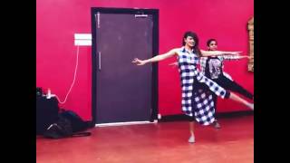 Watch Nach baliye 8 contestants Aashka Goradia Dance Reharsal Video