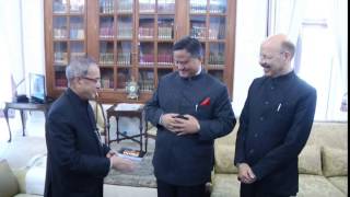 Watch ECI presents the first copy of its publication 'INDIA VOTES' to Hon'ble President of India Video